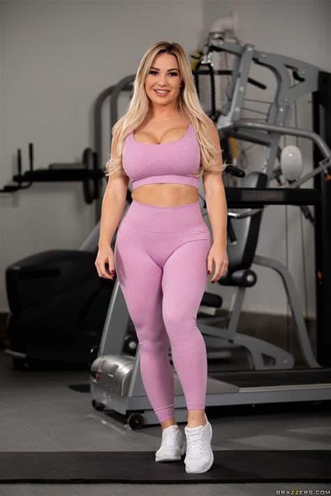 Free Porn Pics Of Gorgeous Sporty Girl Amber Jade Strips In Gym