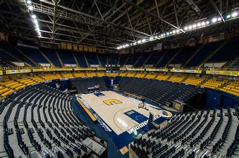 UTC McKenzie Arena with Irwin Seating model 4500 telescopic bleachers ...