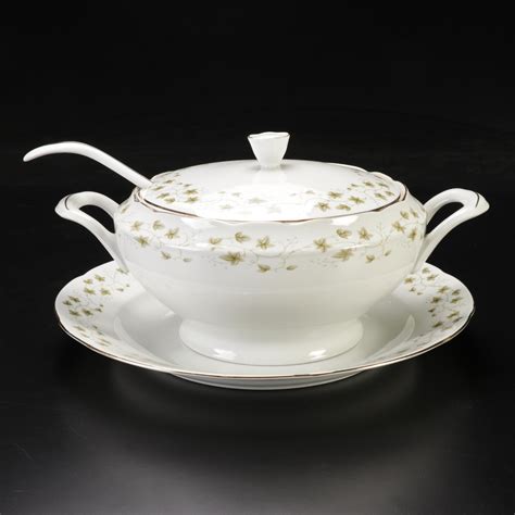 Cmielow Porcelain "Diana" Soup Tureen with Platter and Ladle | EBTH