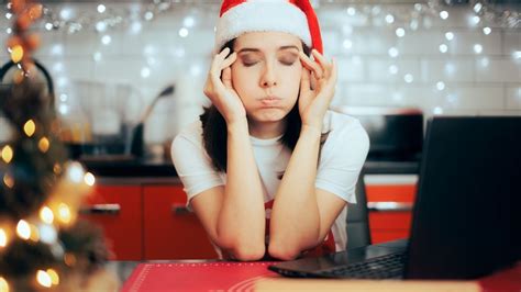 Woman Uninvites Sister To Xmas After Feeling Disrespected Says My