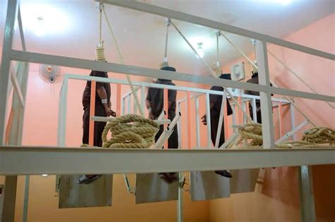 Iraq Hangs 13 Prisoners As Premier Urges Rapid Executions