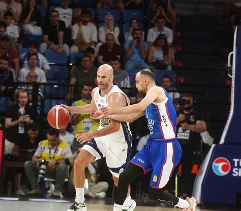 Play Off Serisinde Kritik Ma Fenerbah E Ampiyonluk Efes Seriyi