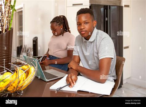 African Descent Siblings Hi Res Stock Photography And Images Alamy