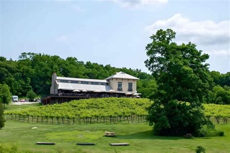 13 Best Wineries in Missouri (with Photos & Free Maps)