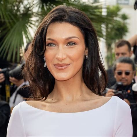 Bella Hadid pose sans maquillage et dévoile sa nouvelle frange Elle