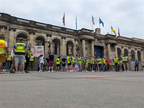 Les Policiers Municipaux En Grève Pour Réclamer Des Armes Létales