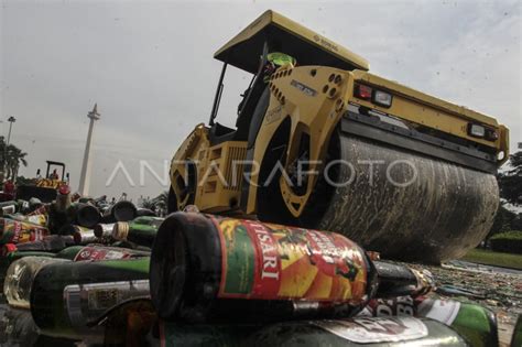 Pemusnahan Hasil Operasi Miras Ilegal Antara Foto