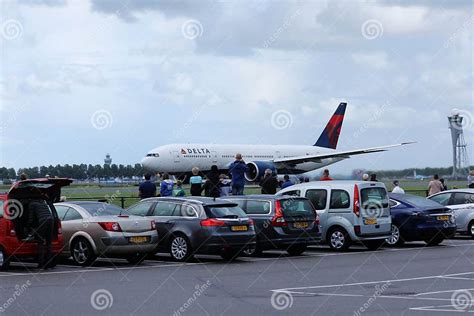 Plane Spotters At Amsterdam Airport Schiphol Ams Delta Plane