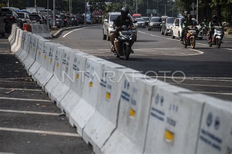 Uji Coba Penutupan Putar Balik Citywalk Di Jakarta Antara Foto