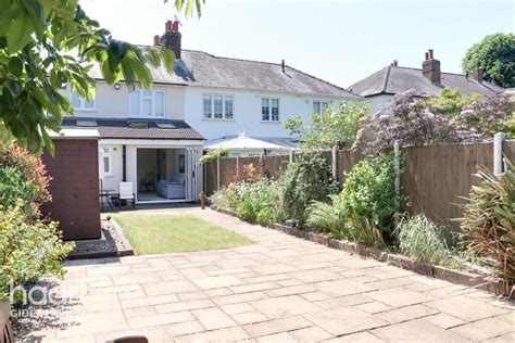 Brentwood Road Gidea Park Rm2 3 Bed Semi Detached House For Sale £