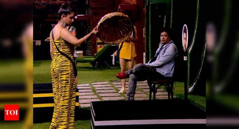 Bigg Boss 13 Paras Chhabra Tells Dalljiet Kaur To Swear By Her Son