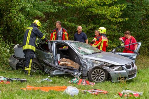 Über Leitplanke katapultiert 63 Jähriger bei Harras schwerst verletzt