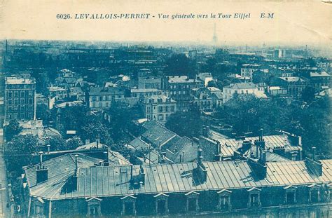 92 LEVALLOIS PERRET Vue Vers La Tour Eiffel