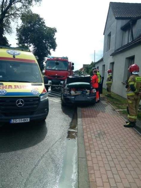 Wypadek w Warszkowie Samochód ciężarowy zderzył się z osobówką