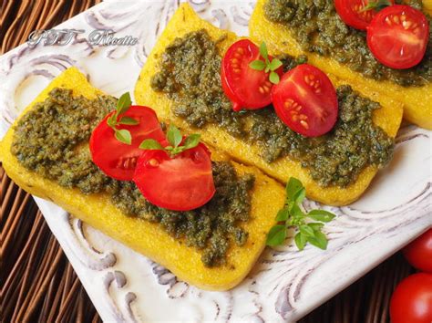 Crostini Di Polenta Con Pesto E Pomodorini Ptt Ricette