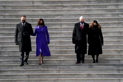 Vice President Kamala Harris Escorted Mike Pence to His Motorcade - The ...