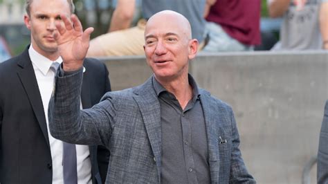 Jeff Bezos Promete Doar A Maior Parte De Sua Fortuna Ainda Em Vida