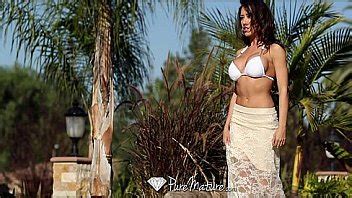 Sexy Capri Cavanni Loses Her Bikini With The Poolboy PureMature XNXX
