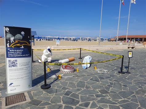 Sbarca A Viareggio Piccoli Gesti Grandi Crimini La Campagna Di