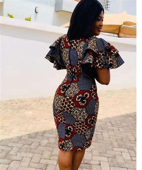 Pin By Baryatu On Ankara Gowns Short Ankara Dresses Classy African