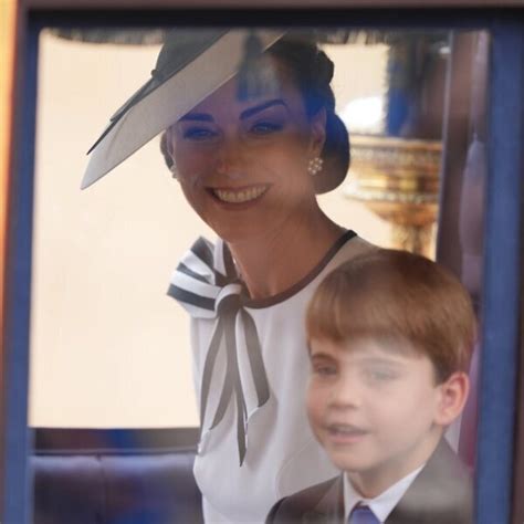 Kate Middleton Y El Pr Ncipe Louis En El Trooping The Colour El