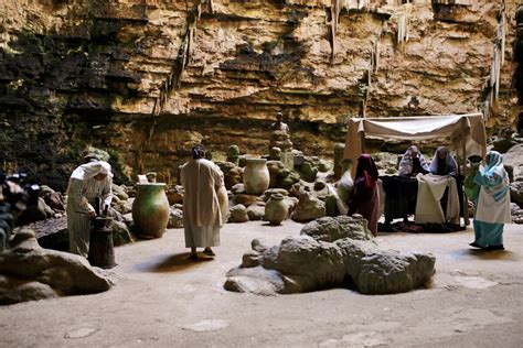 Presepe Vivente Allinterno Delle Grotte Di Castellana Sei