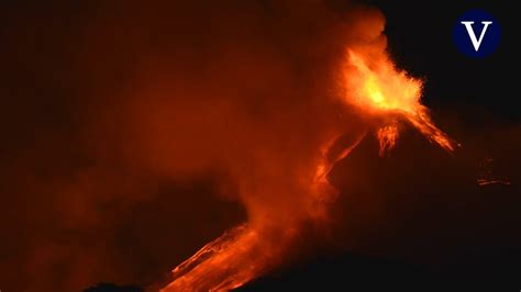 Impresionantes Im Genes De Las Explosiones Del Volc N Etna Youtube