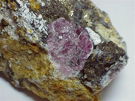 Шпинель благородная (обобщ. ювелирных разн.), Spinel, Spinell ...