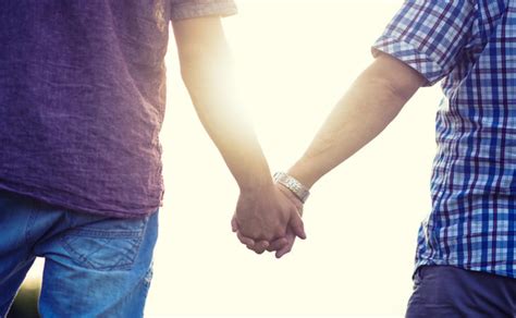 Le Rompen La Nariz A Un Joven Gay Por Llamar Guapo A Un Heterosexual En Madrid Los Replicantes