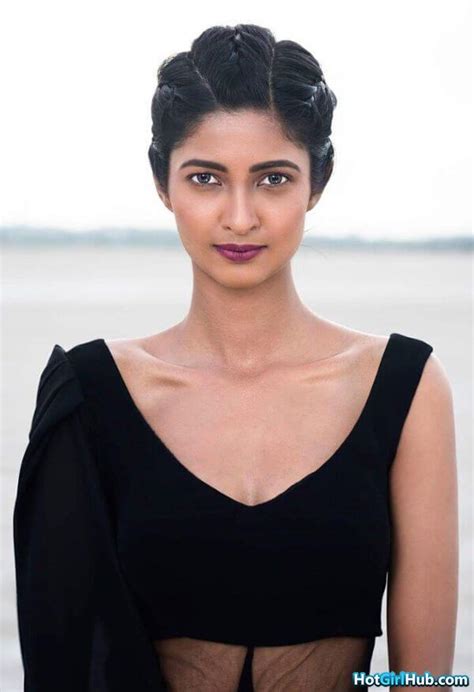 Sexy Keerthi Pandian Hot Indian Actress Pics Photos