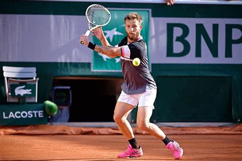 Avec Une Seule Main Corentin Moutet Peut Voir Venir Roland Garros