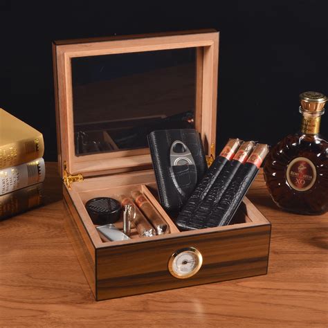 Hot Sale Handcrafted Desktop Spanish Cedar Wood Cigar Case Box With