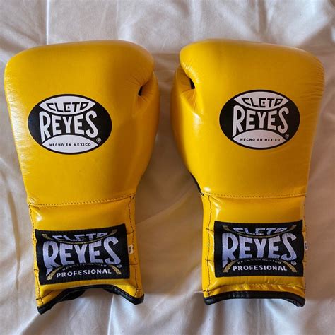 Cleto Reyes Traditional Lace Up Boxing Gloves Training Gloves 16 Oz