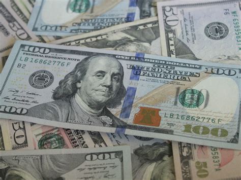 Dólar débil cede terreno al peso BMV a la expectativa Dinero en Imagen