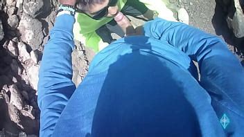 Une jeune touriste très sexy me trouve en train de pisser XVIDEOS