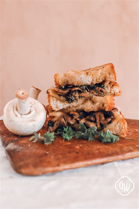 GARLIC MUSHROOM GRILLED CHEESE SANDWICH | Grocery Wealth