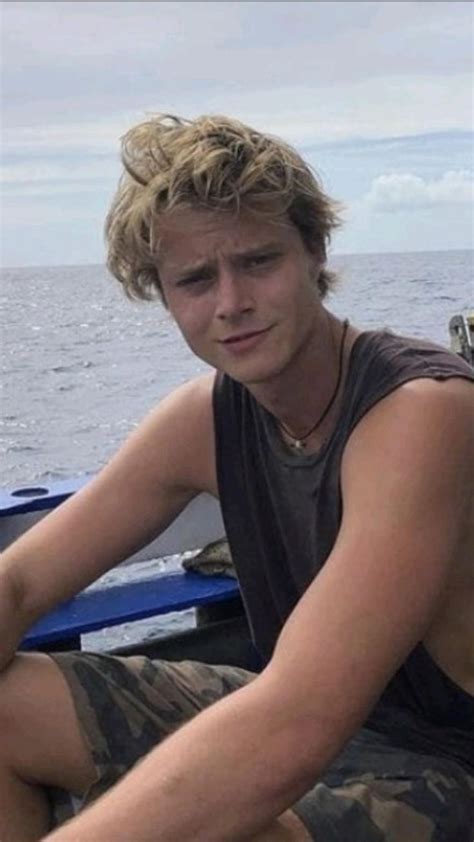 Rudy Pankow And The Cast Of Obx Jj Outer Banks Videos Outer Banks Hot Actors