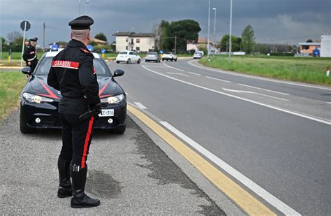 Modena Incidente A Vignola Moto Si Scontra Con Un Auto E Travolge I