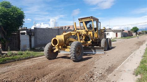 La Municipalidad Avanza Con El Nivelado Y Enripiado De Calles En Zonas