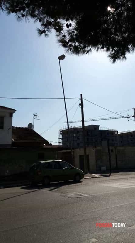 Foggia Palo Della Luce Pericolante In Via Lucera Segnalazione A Foggia