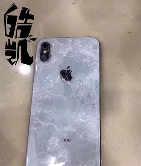 網友拿256g的碎屏iphonex賣8000，被網友罵慘了，值不值這個價 每日頭條