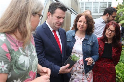 Bundesarbeitsminister Hubertus Heil Besichtigte Arbeitspl Tze Im