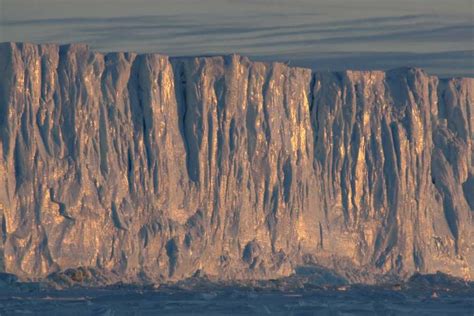 Beautiful Antarctic Icebergs and ice | WordlessTech