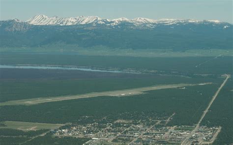 Yellowstone Airport | Fly In Vacations