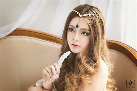 Hot girl bình luận World Cup đóng vai gái làng chơi trong phim Quỳnh Búp Bê