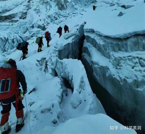 中国登山者冲顶珠峰遇难，没人救援？最著名的遗体已成路标 知乎