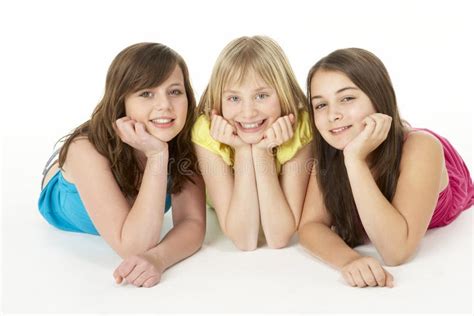 Jeunes Du Studio Trois De Groupe De Filles Photo Stock Image Du