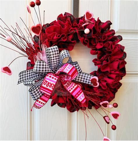 11 Lovely Valentine Wreaths For Your Home - Wondafox