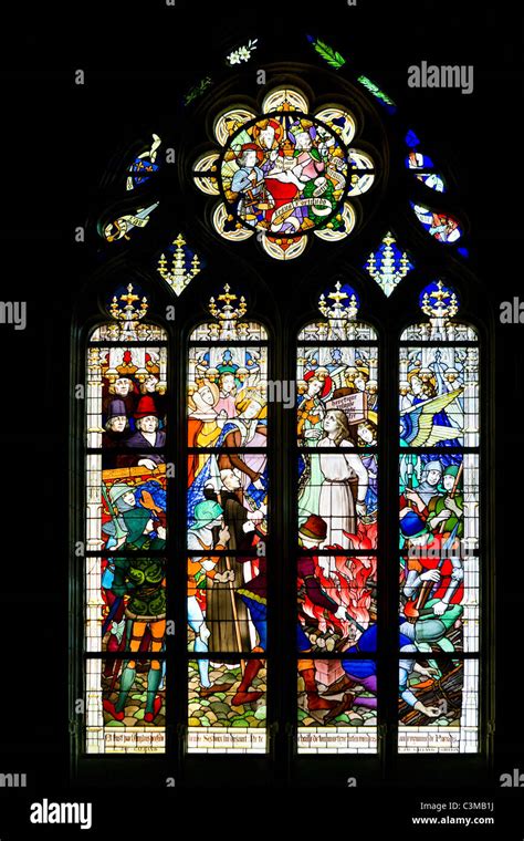 Stained Glass Window Gothic Cathedral Fotos Und Bildmaterial In Hoher