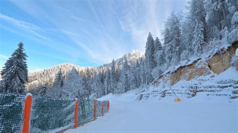 Pregătiri intense în Poiana Brașov pentru noul sezon de schi Când vor